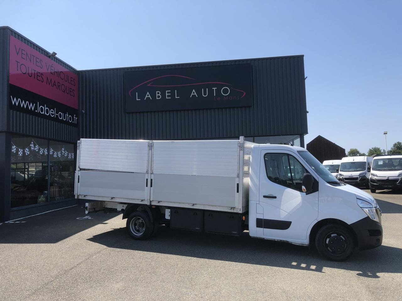 NISSAN INTERSTAR 3T5 2.3 DCI 165CH PLATEAU RIDELLES 4M50 - Dostavno vozilo sa otvorenom sandukom: slika 1 NISSAN INTERSTAR 3T5 2.3 DCI 165CH PLATEAU RIDELLES 4M50 - Dostavno vozilo sa otvorenom sandukom: slika 1