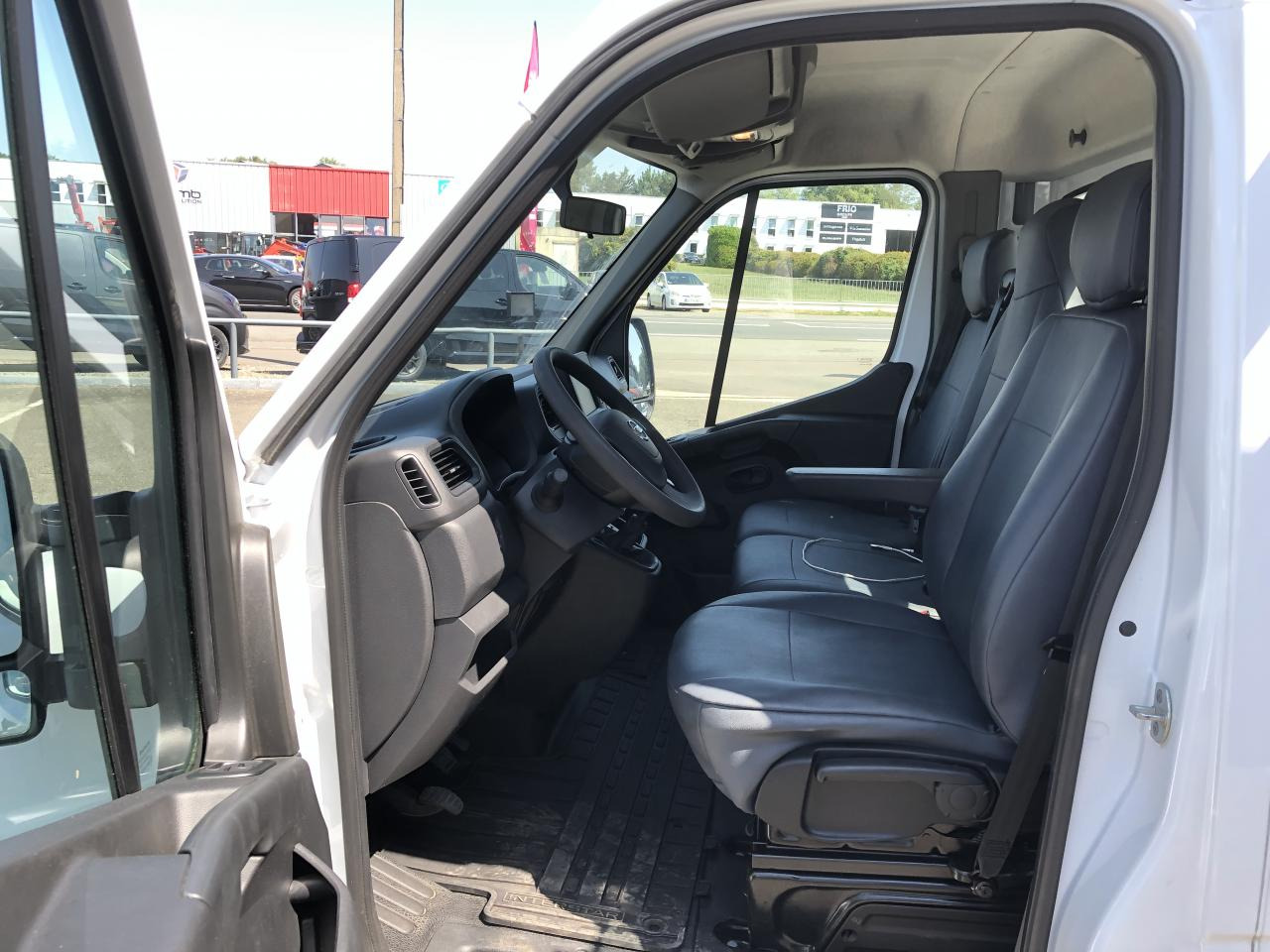 NISSAN INTERSTAR 3T5 2.3 DCI 165CH PLATEAU RIDELLES 4M50 - Dostavno vozilo sa otvorenom sandukom: slika 5 NISSAN INTERSTAR 3T5 2.3 DCI 165CH PLATEAU RIDELLES 4M50 - Dostavno vozilo sa otvorenom sandukom: slika 5