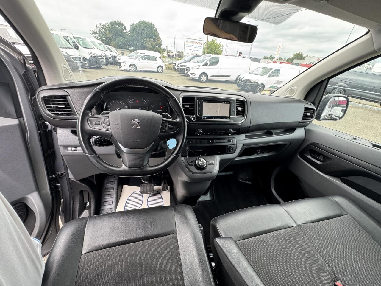 PEUGEOT Expert Standard 2.0 BlueHDI -180CH EAT8 ASPHALT - Furgon: slika 3 PEUGEOT Expert Standard 2.0 BlueHDI -180CH EAT8 ASPHALT - Furgon: slika 3
