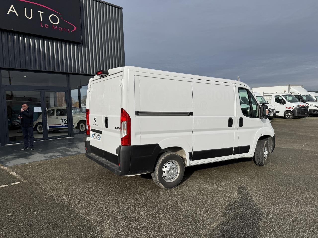 Peugeot Boxer 330 L1H1 2.2 BLUEHDI S&S 140CH ASPHALT - Furgon: slika 5 Peugeot Boxer 330 L1H1 2.2 BLUEHDI S&S 140CH ASPHALT - Furgon: slika 5