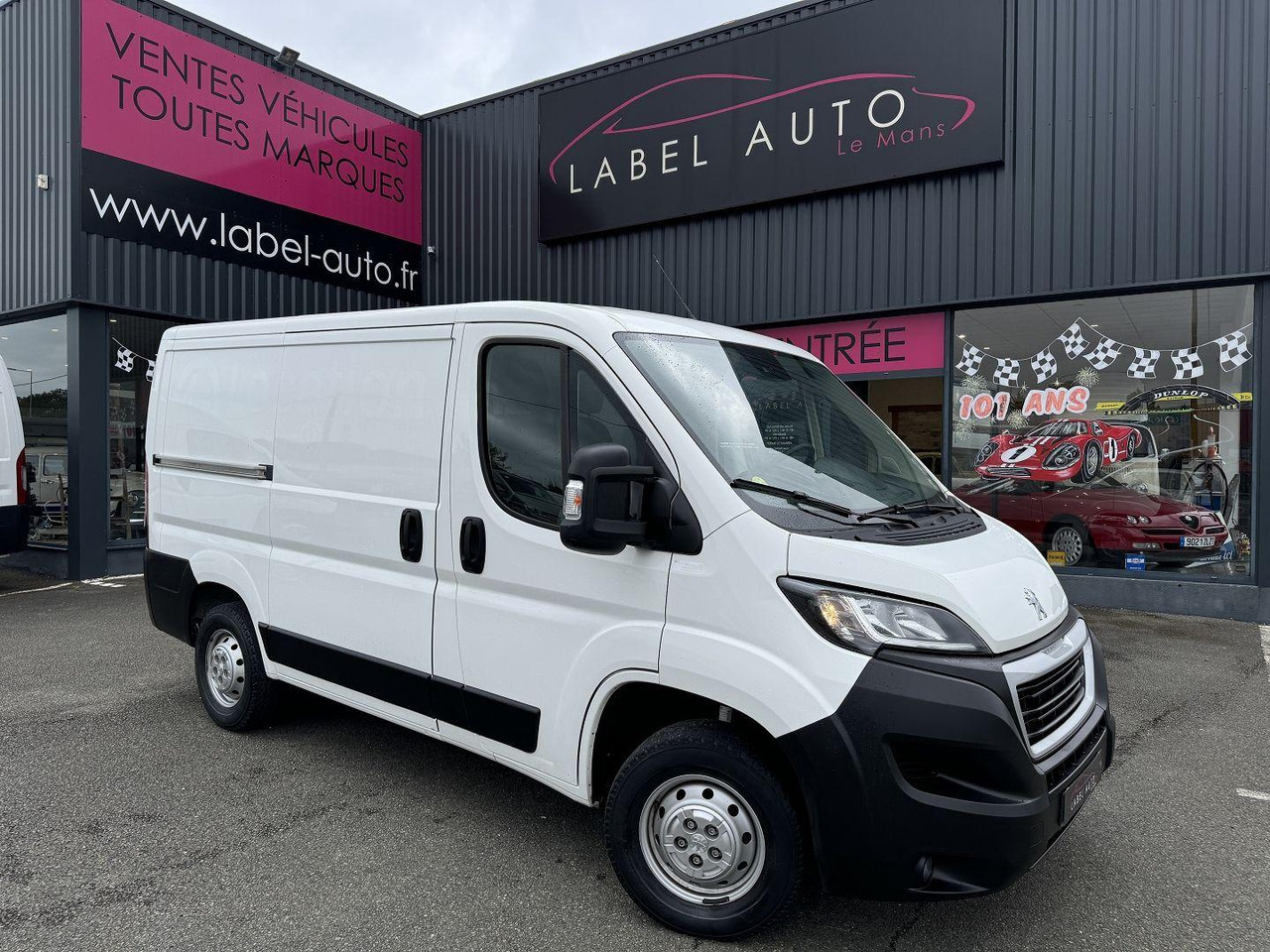 Peugeot Boxer 333 L1H1 2.2 BLUEHDI S&S 140CH ASPHALT - Furgon: slika 1 Peugeot Boxer 333 L1H1 2.2 BLUEHDI S&S 140CH ASPHALT - Furgon: slika 1