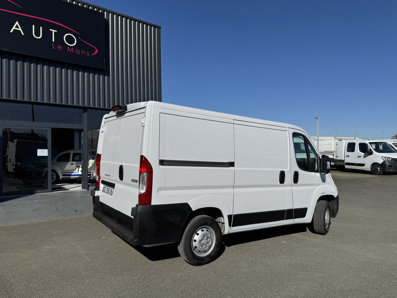 Peugeot Boxer 333 L1H1 2.2 BLUEHDI S&S 140CH ASPHALT - Furgon: slika 5 Peugeot Boxer 333 L1H1 2.2 BLUEHDI S&S 140CH ASPHALT - Furgon: slika 5