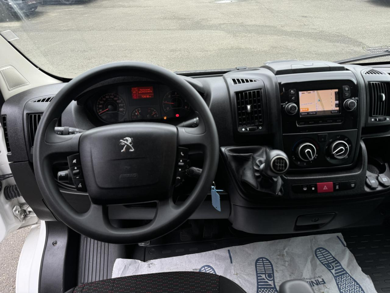 Peugeot Boxer 333 L1H1 2.2 BLUEHDI S&S 140CH ASPHALT - Furgon: slika 3 Peugeot Boxer 333 L1H1 2.2 BLUEHDI S&S 140CH ASPHALT - Furgon: slika 3