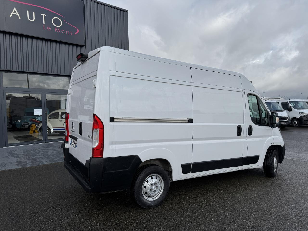 Peugeot Boxer 333 L2H2 2.2 BLUEHDI S&S 140CH ASPHALT - Furgon: slika 5 Peugeot Boxer 333 L2H2 2.2 BLUEHDI S&S 140CH ASPHALT - Furgon: slika 5