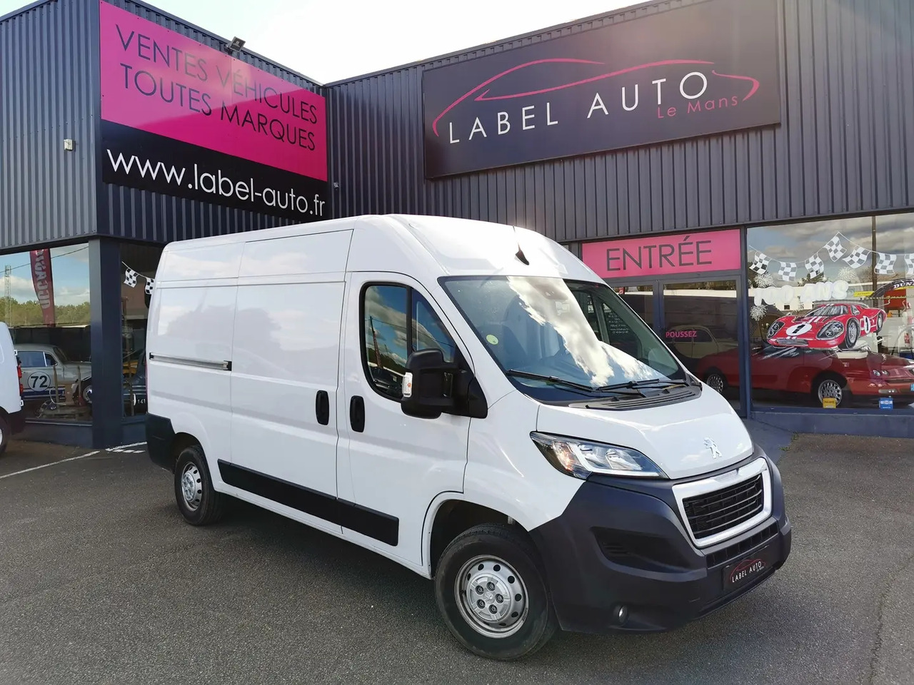 Peugeot Boxer 333 L2H2 2.2 BLUEHDI S&S 140CH ASPHALT - Furgon: slika 1 Peugeot Boxer 333 L2H2 2.2 BLUEHDI S&S 140CH ASPHALT - Furgon: slika 1