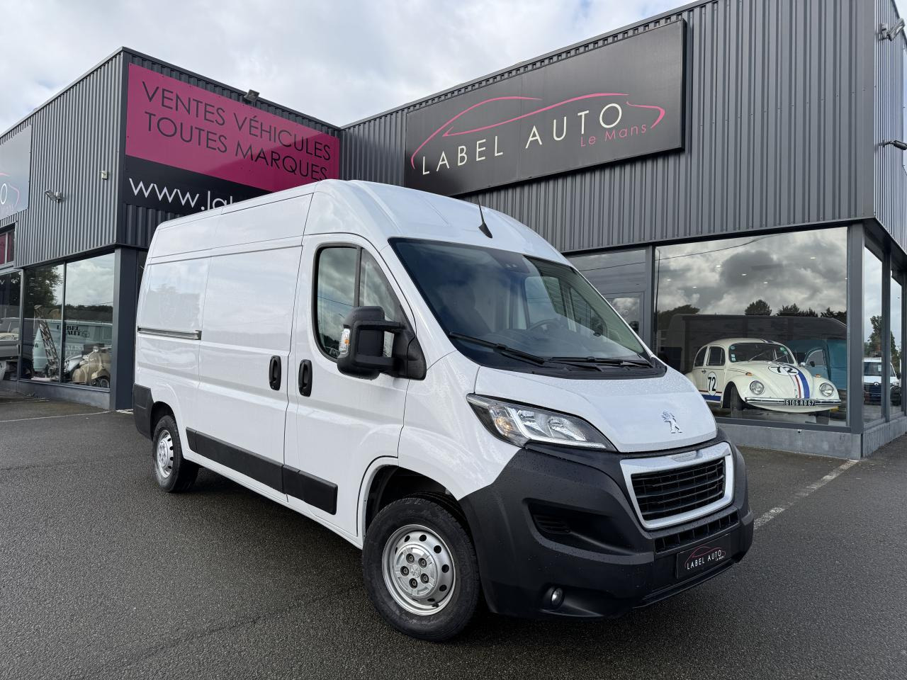 Peugeot Boxer 333 L2H2 2.2 BLUEHDI S&S 140CH ASPHALT - Furgon: slika 1 Peugeot Boxer 333 L2H2 2.2 BLUEHDI S&S 140CH ASPHALT - Furgon: slika 1