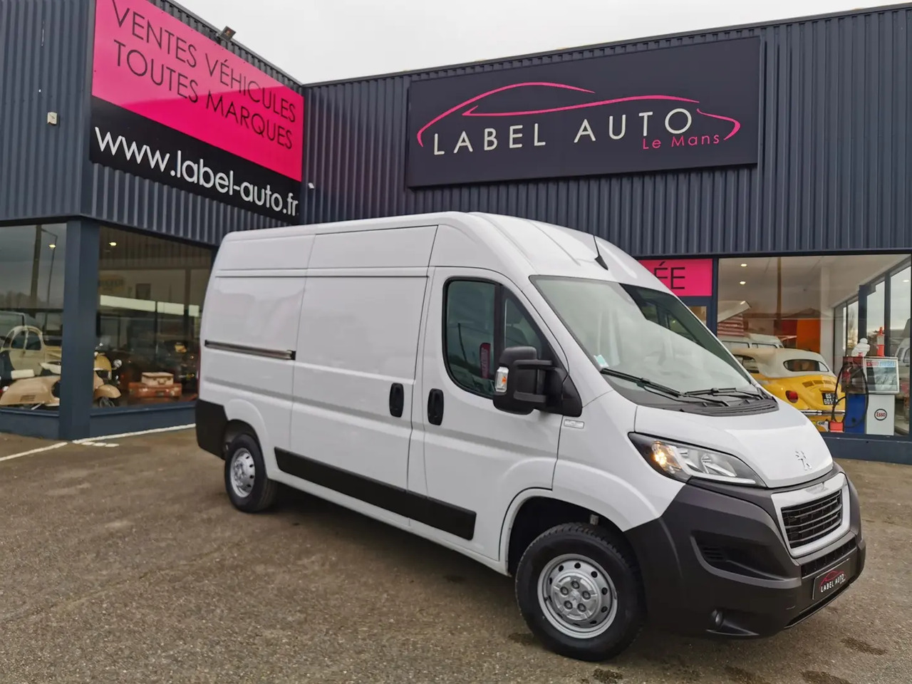 Peugeot Boxer 333 L2H2 2.2 BLUEHDI S&S 140CH ASPHALT - Furgon: slika 1 Peugeot Boxer 333 L2H2 2.2 BLUEHDI S&S 140CH ASPHALT - Furgon: slika 1