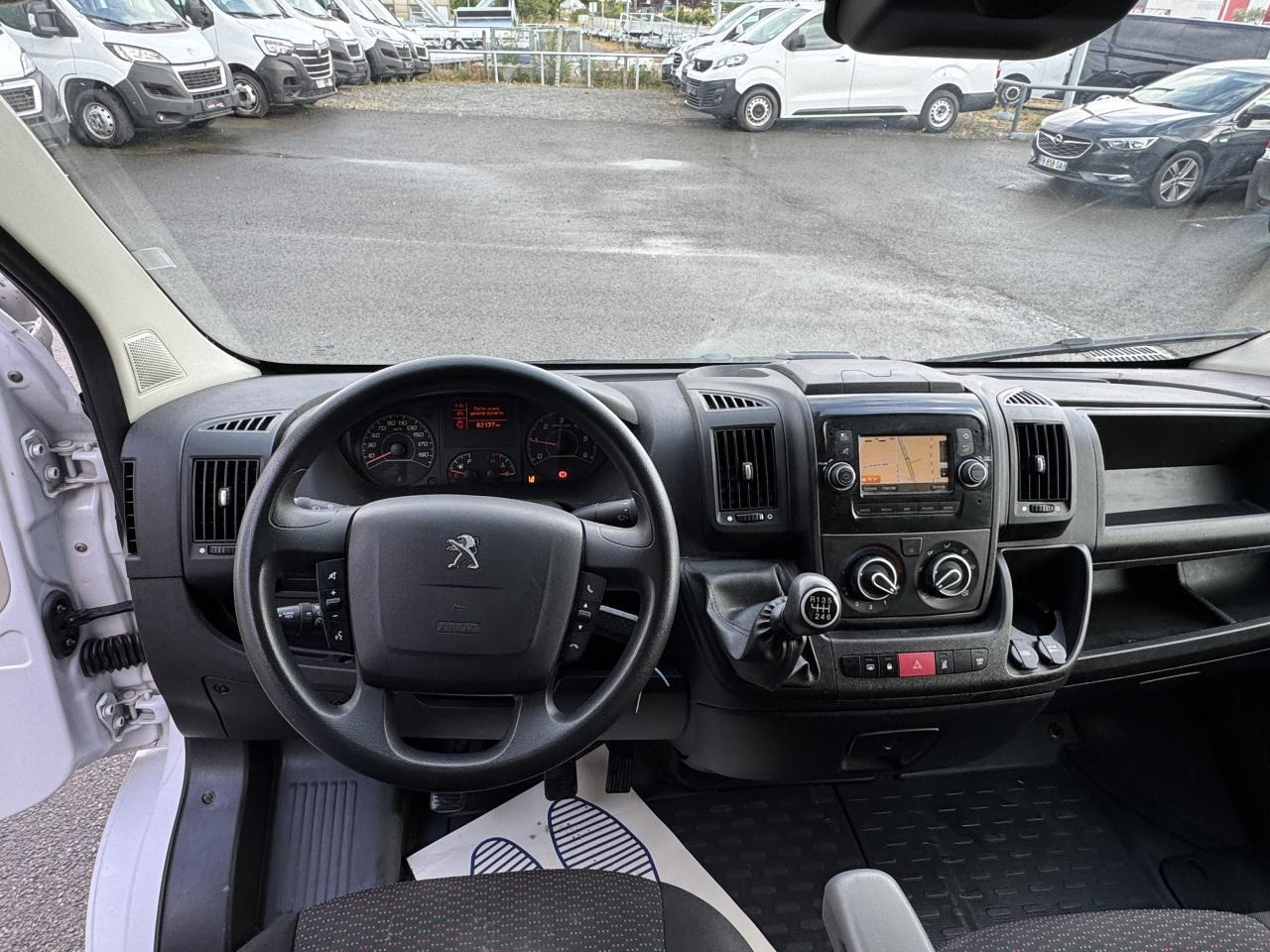 Peugeot Boxer 333 L2H2 2.2 BLUEHDI S&S 140CH ASPHALT - Furgon: slika 3 Peugeot Boxer 333 L2H2 2.2 BLUEHDI S&S 140CH ASPHALT - Furgon: slika 3