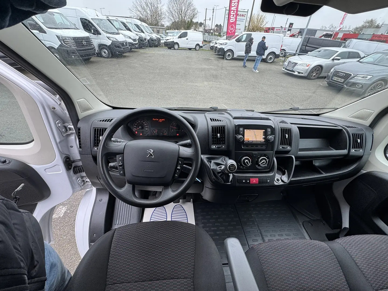Peugeot Boxer 333 L3H2 2.2 BLUEHDI S&S 140CH ASPHALT - Furgon: slika 3 Peugeot Boxer 333 L3H2 2.2 BLUEHDI S&S 140CH ASPHALT - Furgon: slika 3