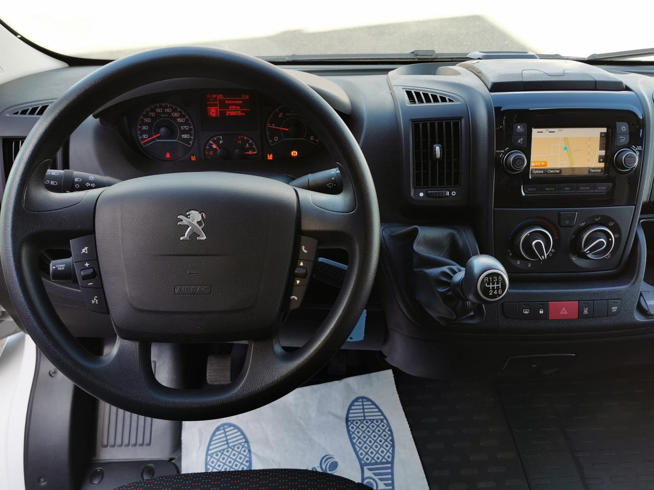 Peugeot Boxer Asphalt 333 L2H2 2.2 BlueHDi S&S - 120 III FOURGON TOLE Fourgon Tolé 333 L2H2 PHAS - Furgon: slika 4 Peugeot Boxer Asphalt 333 L2H2 2.2 BlueHDi S&S - 120 III FOURGON TOLE Fourgon Tolé 333 L2H2 PHAS - Furgon: slika 4