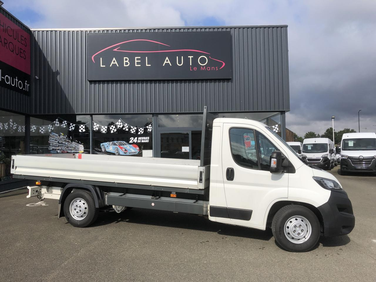 Peugeot Boxer PLATEAU 4M20 L4 2.2 BLUEHDI 140 S&S PREMIUM - Dostavno vozilo sa otvorenom sandukom: slika 1 Peugeot Boxer PLATEAU 4M20 L4 2.2 BLUEHDI 140 S&S PREMIUM - Dostavno vozilo sa otvorenom sandukom: slika 1