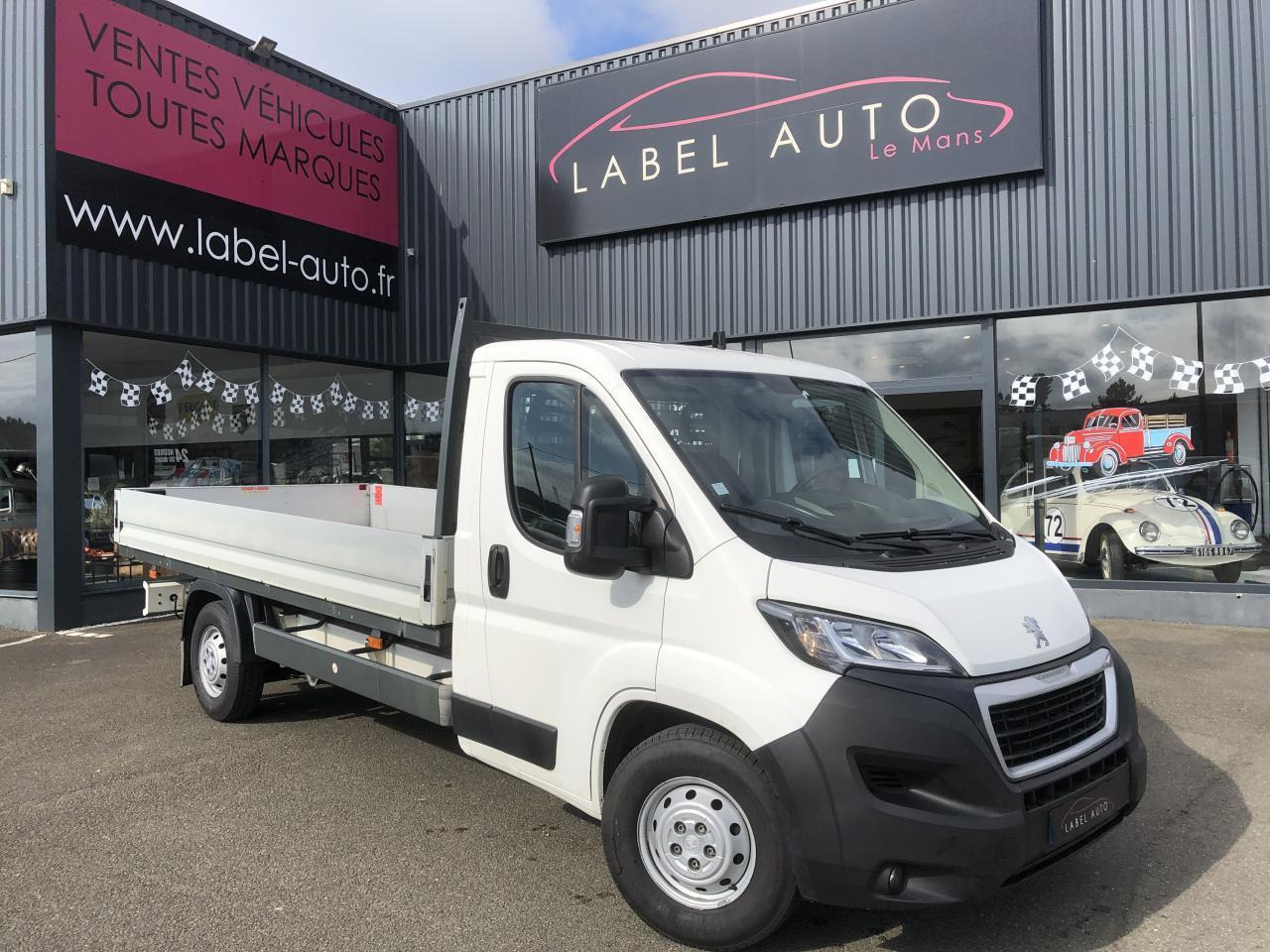 Peugeot Boxer PLATEAU 4M20 L4 2.2 BLUEHDI 140 S&S PREMIUM - Dostavno vozilo sa otvorenom sandukom: slika 4 Peugeot Boxer PLATEAU 4M20 L4 2.2 BLUEHDI 140 S&S PREMIUM - Dostavno vozilo sa otvorenom sandukom: slika 4
