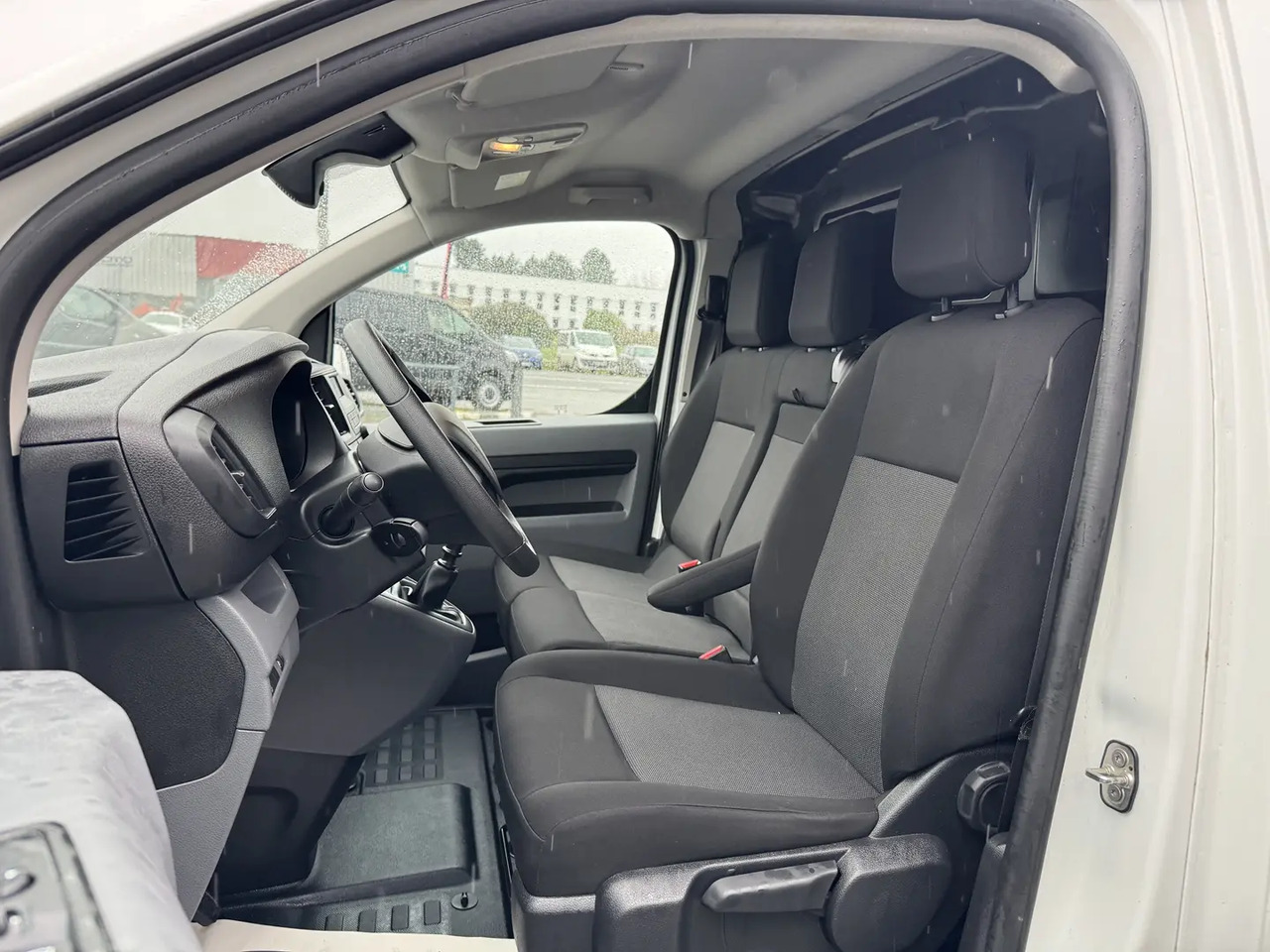 Peugeot Expert LONG 2.0 BLUEHDI 145CH S&S PREMIUM - Furgon: slika 5 Peugeot Expert LONG 2.0 BLUEHDI 145CH S&S PREMIUM - Furgon: slika 5