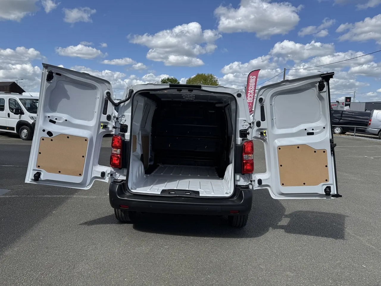 Peugeot Expert XL 2.0 BLUEHDI 145CH PACK PREMIUM CONNECT - Furgon: slika 3 Peugeot Expert XL 2.0 BLUEHDI 145CH PACK PREMIUM CONNECT - Furgon: slika 3