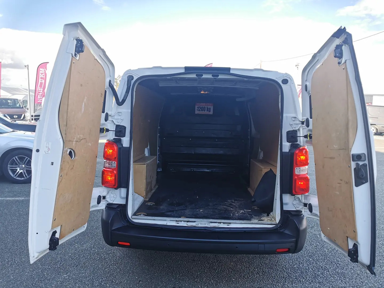 Peugeot Expert XL 2.0 BLUEHDI 145CH S&S PACK ASPHALT - Furgon: slika 5 Peugeot Expert XL 2.0 BLUEHDI 145CH S&S PACK ASPHALT - Furgon: slika 5