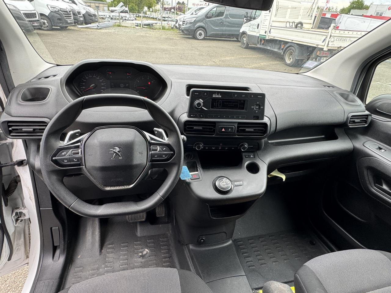 Peugeot Partner PEUGEOT M 650 KG 1.5 HDI 130 CH EAT-8 2 PL PREMIUM - Mali kombi: slika 3 Peugeot Partner PEUGEOT M 650 KG 1.5 HDI 130 CH EAT-8 2 PL PREMIUM - Mali kombi: slika 3