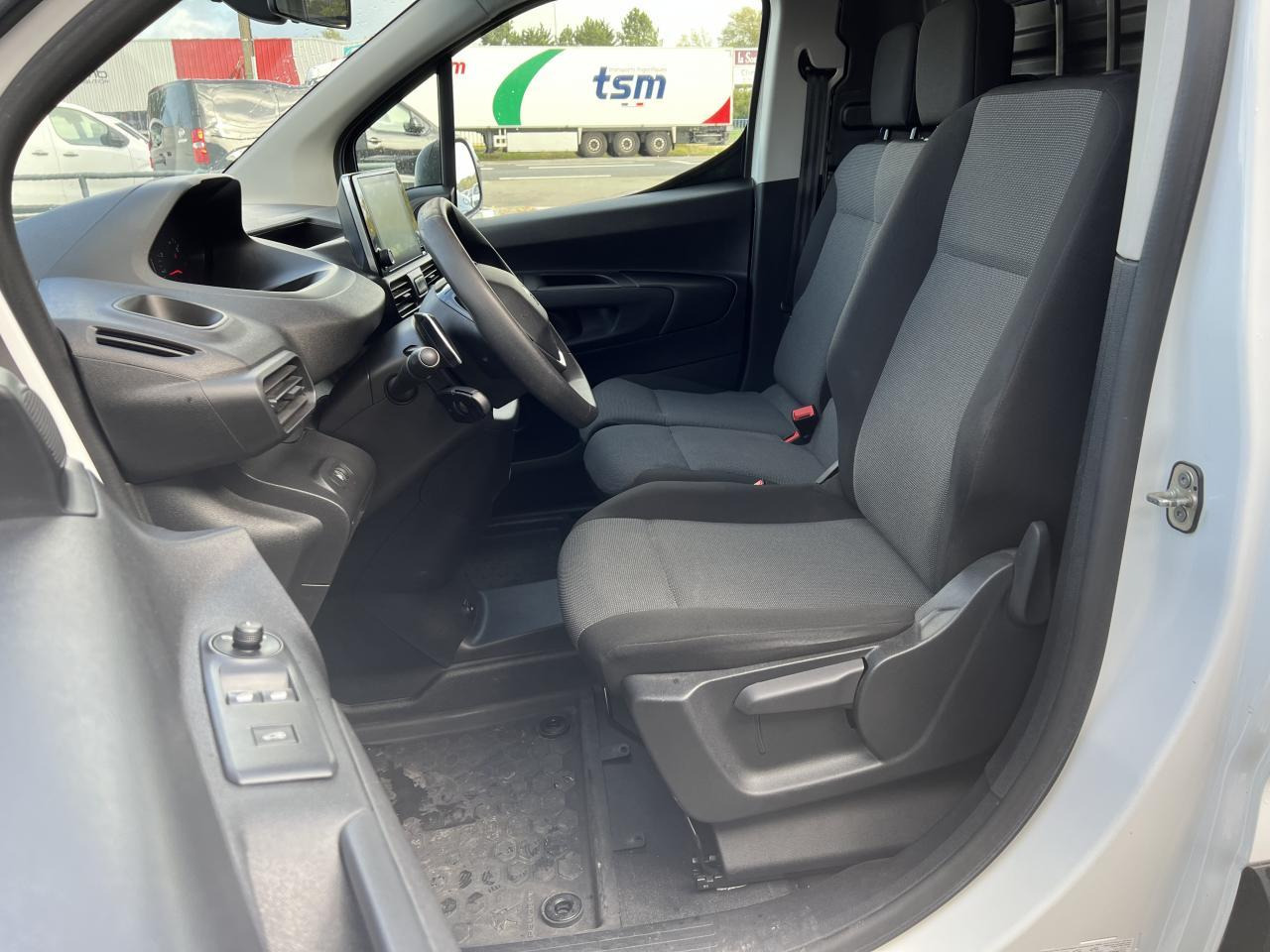 Peugeot Partner STANDARD 650KG BLUEHDI 130CH S&S ASPHALT EAT8 - Mali kombi: slika 5 Peugeot Partner STANDARD 650KG BLUEHDI 130CH S&S ASPHALT EAT8 - Mali kombi: slika 5