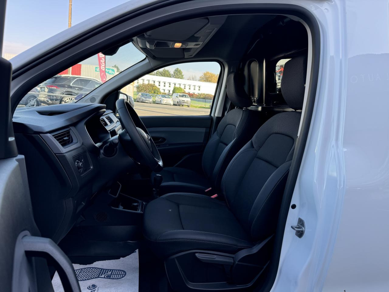 RENAULT EXPRESS 1.5 DCI 75CH CONFORT - Furgon: slika 4 RENAULT EXPRESS 1.5 DCI 75CH CONFORT - Furgon: slika 4