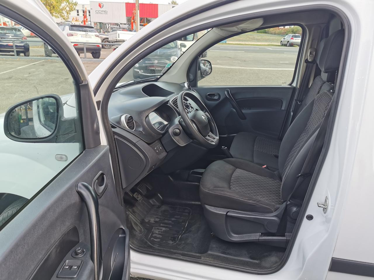 RENAULT Kangoo L1 1.5 Energy dCi - 80 II EXPRESS FOURGON Générique PHASE 2 - Furgon: slika 3 RENAULT Kangoo L1 1.5 Energy dCi - 80 II EXPRESS FOURGON Générique PHASE 2 - Furgon: slika 3