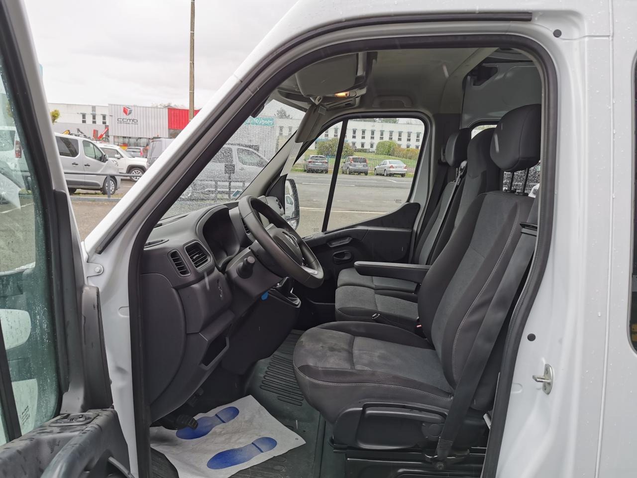 RENAULT Master Confort F3300 L2H2 2.3 dCi - 135 III CABINE APPROFONDIE Cabine approfondie L2H2 Traction PHA - Furgon: slika 5 RENAULT Master Confort F3300 L2H2 2.3 dCi - 135 III CABINE APPROFONDIE Cabine approfondie L2H2 Traction PHA - Furgon: slika 5
