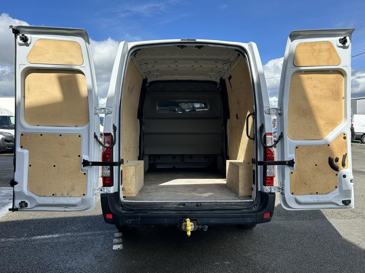 RENAULT Master Confort F3500 L3H2 2.3 dCi - 135 III CABINE APPROFONDIE Cabine approfondie L3H2 Traction PHA - Furgon: slika 4 RENAULT Master Confort F3500 L3H2 2.3 dCi - 135 III CABINE APPROFONDIE Cabine approfondie L3H2 Traction PHA - Furgon: slika 4