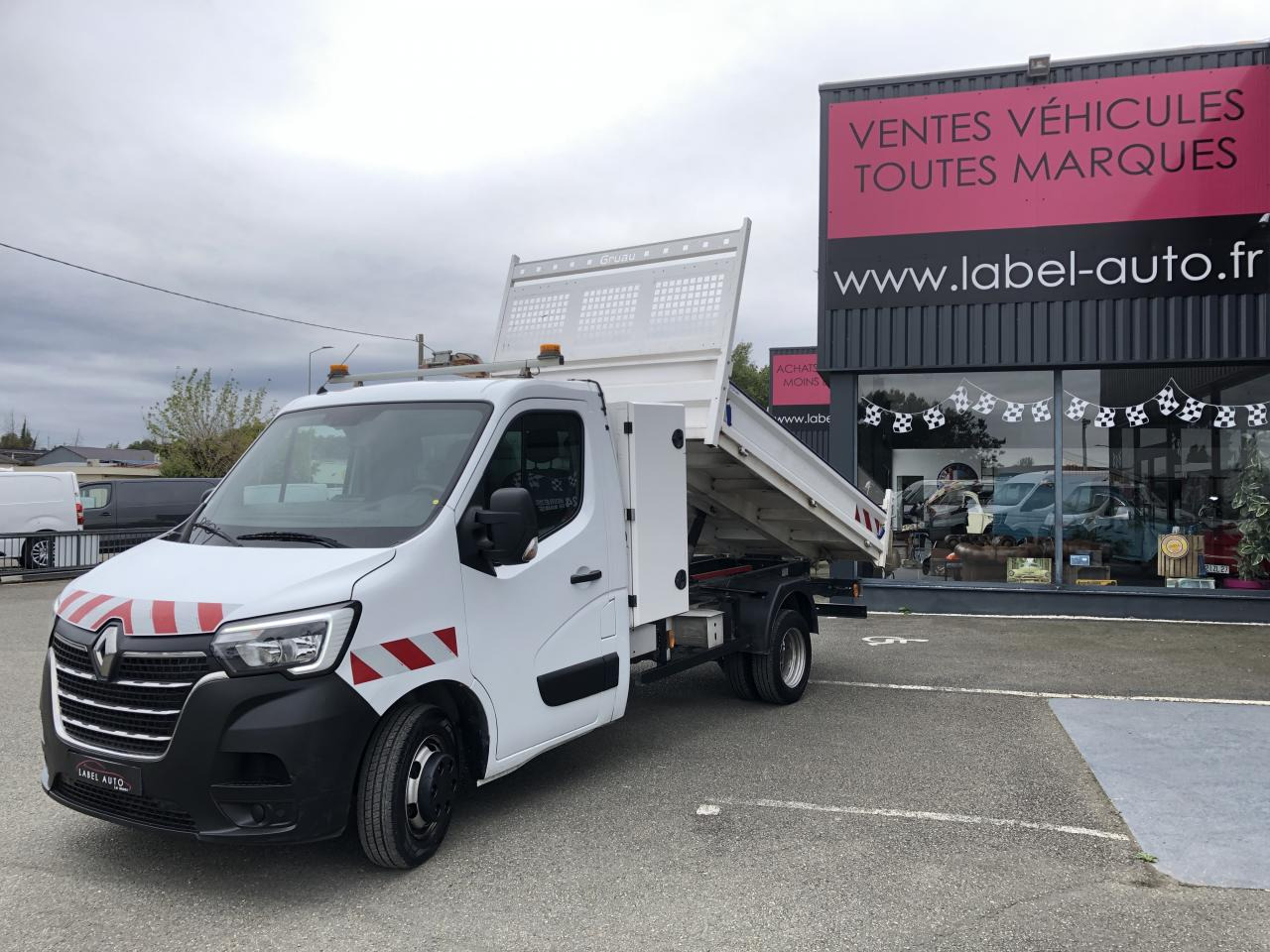 RENAULT Master Confort R3500RJ L3 2.3 dCi - 145 Petite Série III TRANSPORTS SPECIFIQUES BENNE Benne - Dostavno vozilo istovarivač: slika 1 RENAULT Master Confort R3500RJ L3 2.3 dCi - 145 Petite Série III TRANSPORTS SPECIFIQUES BENNE Benne - Dostavno vozilo istovarivač: slika 1
