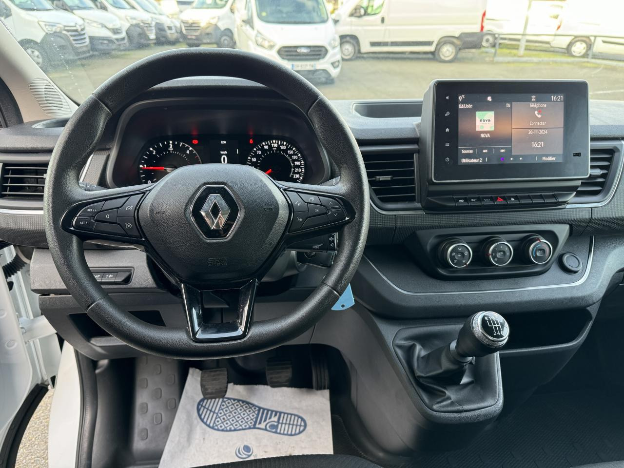 RENAULT TRAFIC L2H1 2.0 DCI 130CH GRAND CONFORT - Furgon: slika 4 RENAULT TRAFIC L2H1 2.0 DCI 130CH GRAND CONFORT - Furgon: slika 4