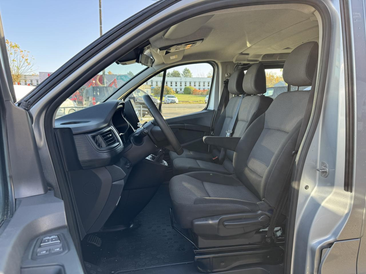 RENAULT Trafic L2 2.0 Energy dCi - 150 - S&S III COMBI Combi Zen L2H1 PHASE 3 - Dostavno vozilo sa duplom kabinom: slika 5 RENAULT Trafic L2 2.0 Energy dCi - 150 - S&S III COMBI Combi Zen L2H1 PHASE 3 - Dostavno vozilo sa duplom kabinom: slika 5