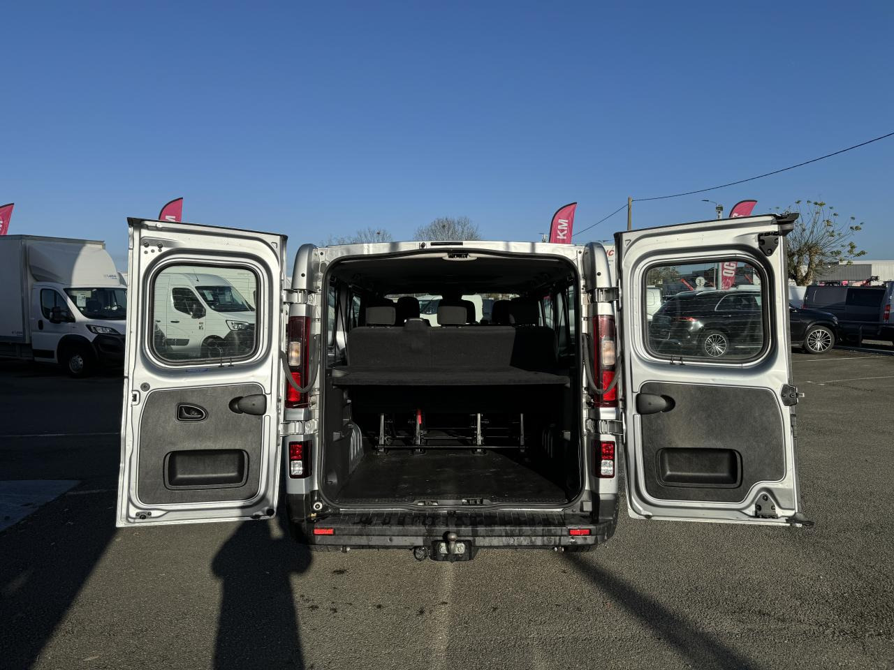 RENAULT Trafic L2 2.0 Energy dCi - 150 - S&S III COMBI Combi Zen L2H1 PHASE 3 - Putnički kombi: slika 4 RENAULT Trafic L2 2.0 Energy dCi - 150 - S&S III COMBI Combi Zen L2H1 PHASE 3 - Putnički kombi: slika 4