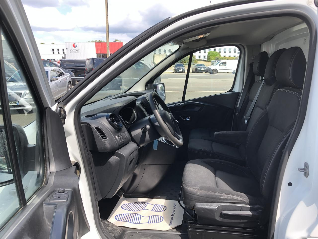 RENAULT Trafic L2H1 1200 Kg 2.0 Energy dCi - 145 - BV EDC III FOURGON Fourgon Confort L2H1 PHASE 2 - Furgon: slika 4 RENAULT Trafic L2H1 1200 Kg 2.0 Energy dCi - 145 - BV EDC III FOURGON Fourgon Confort L2H1 PHASE 2 - Furgon: slika 4
