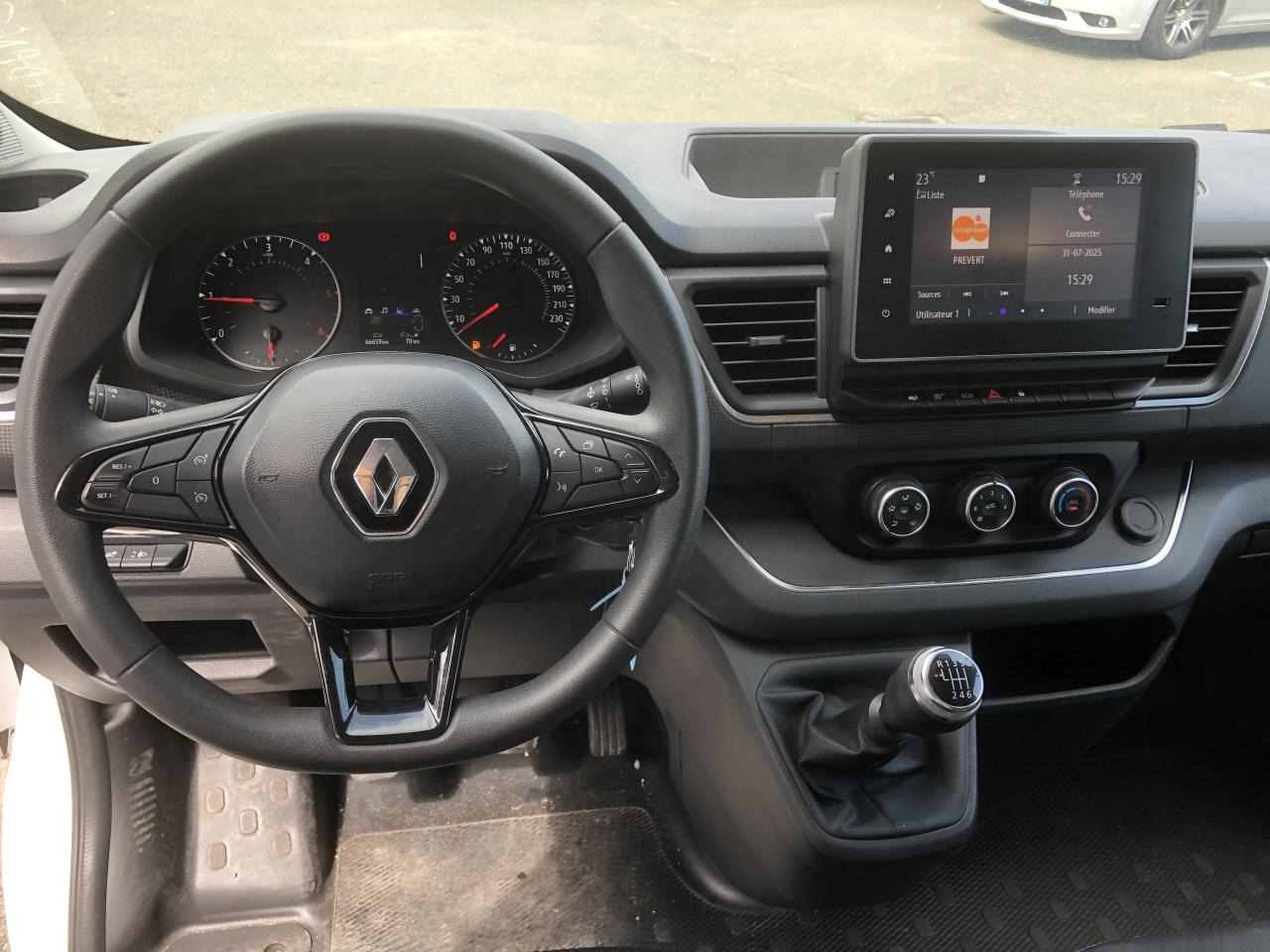 RENAULT Trafic L2H1 3000 Kg 2.0 Blue dCi - 130 III FOURGON Fourgon Grand Confort L2H1 PHASE 3 - Furgon: slika 3 RENAULT Trafic L2H1 3000 Kg 2.0 Blue dCi - 130 III FOURGON Fourgon Grand Confort L2H1 PHASE 3 - Furgon: slika 3