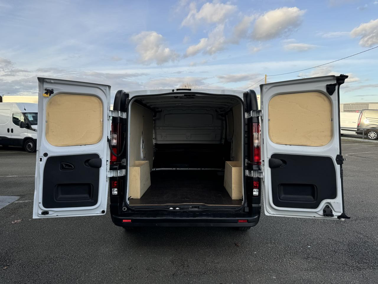 RENAULT Trafic L2H1 3000 Kg 2.0 Blue dCi - 130 III FOURGON Fourgon Grand Confort L2H1 PHASE 3 - Furgon: slika 3 RENAULT Trafic L2H1 3000 Kg 2.0 Blue dCi - 130 III FOURGON Fourgon Grand Confort L2H1 PHASE 3 - Furgon: slika 3