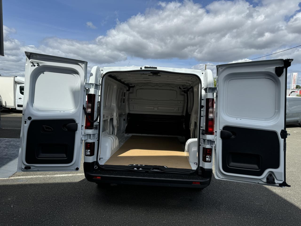 RENAULT Trafic L2H1 3000 Kg 2.0 Blue dCi - 150 2024 III FOURGON Fourgon Advance L2H1 PHASE 3 - Furgon: slika 3 RENAULT Trafic L2H1 3000 Kg 2.0 Blue dCi - 150 2024 III FOURGON Fourgon Advance L2H1 PHASE 3 - Furgon: slika 3