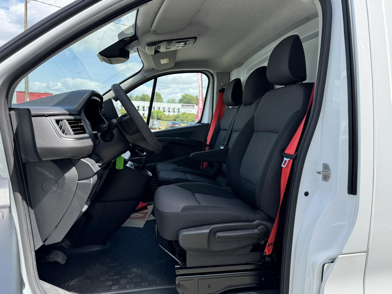 RENAULT Trafic L2H1 3000 Kg 2.0 Blue dCi - 150 2024 III FOURGON Fourgon Advance L2H1 PHASE 3 - Furgon: slika 4 RENAULT Trafic L2H1 3000 Kg 2.0 Blue dCi - 150 2024 III FOURGON Fourgon Advance L2H1 PHASE 3 - Furgon: slika 4