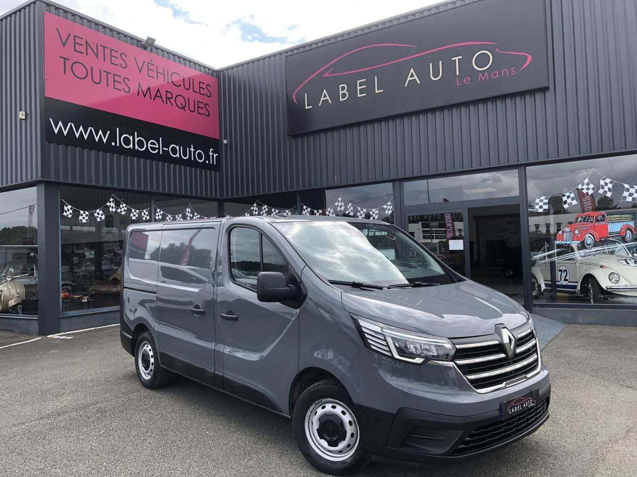 RENAULT trafic L1H1 2T8 2.0 BLUE DCI 130CH GRAND CONFORT KIT BOIS - Furgon: slika 1 RENAULT trafic L1H1 2T8 2.0 BLUE DCI 130CH GRAND CONFORT KIT BOIS - Furgon: slika 1