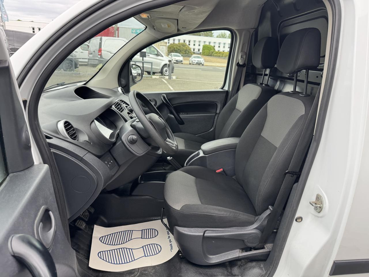 Renault Kangoo 1.5 BLUE DCI 80CH GRAND CONFORT 5CV - Mali kombi: slika 4 Renault Kangoo 1.5 BLUE DCI 80CH GRAND CONFORT 5CV - Mali kombi: slika 4