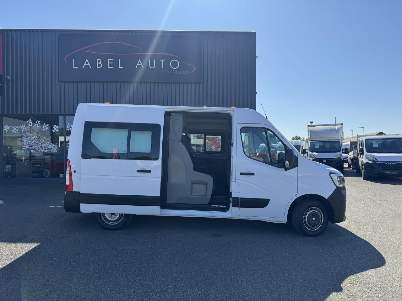 Renault Master 7 PLACES Confort F3300 L2H2 2.3 dCi - 135 III CABINE APPROFONDIE Cabine approfondie L2H2 Tra - Dostavno vozilo sa duplom kabinom: slika 1 Renault Master 7 PLACES Confort F3300 L2H2 2.3 dCi - 135 III CABINE APPROFONDIE Cabine approfondie L2H2 Tra - Dostavno vozilo sa duplom kabinom: slika 1