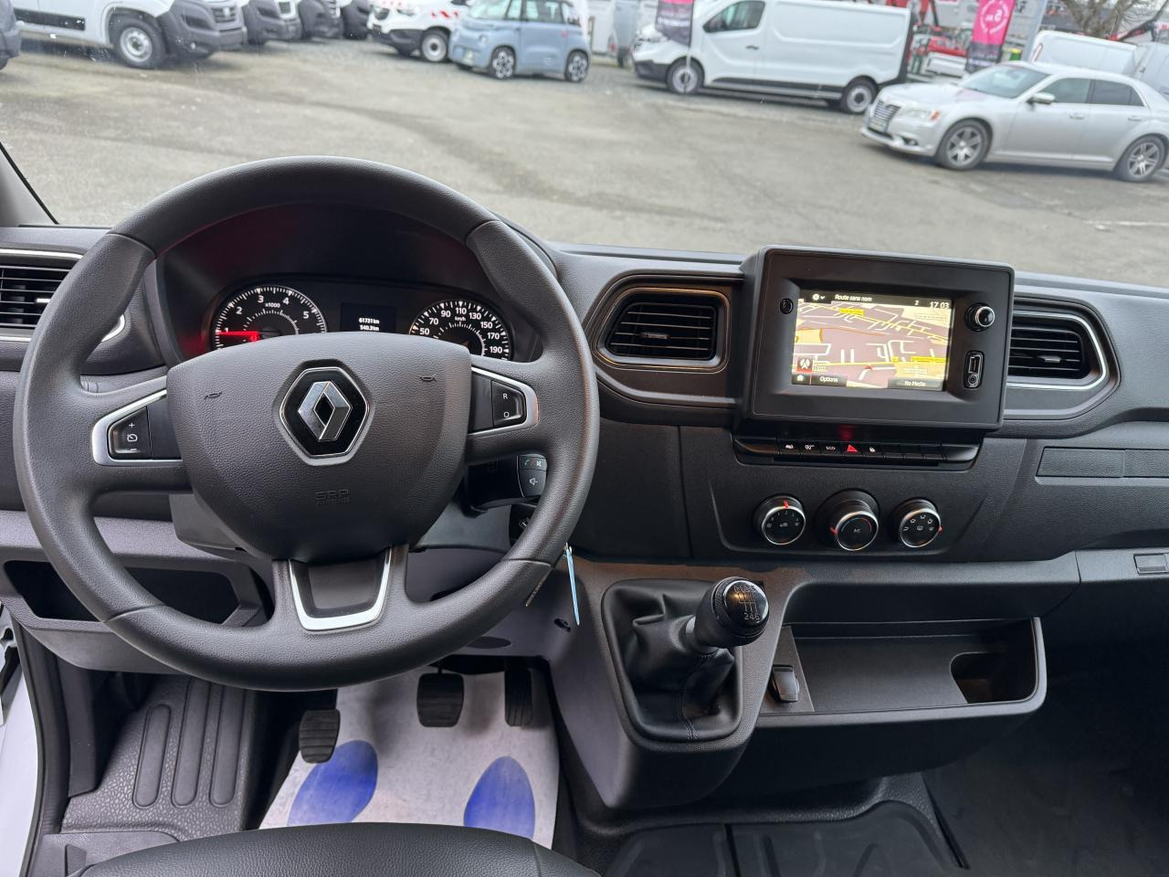 Renault Master F3500 L3H2 2.3 BLUE DCI 135CH CABINE APPROFONDIE 6 PLACES GRAND CONFORT - Dostavno vozilo sa duplom kabinom: slika 4 Renault Master F3500 L3H2 2.3 BLUE DCI 135CH CABINE APPROFONDIE 6 PLACES GRAND CONFORT - Dostavno vozilo sa duplom kabinom: slika 4