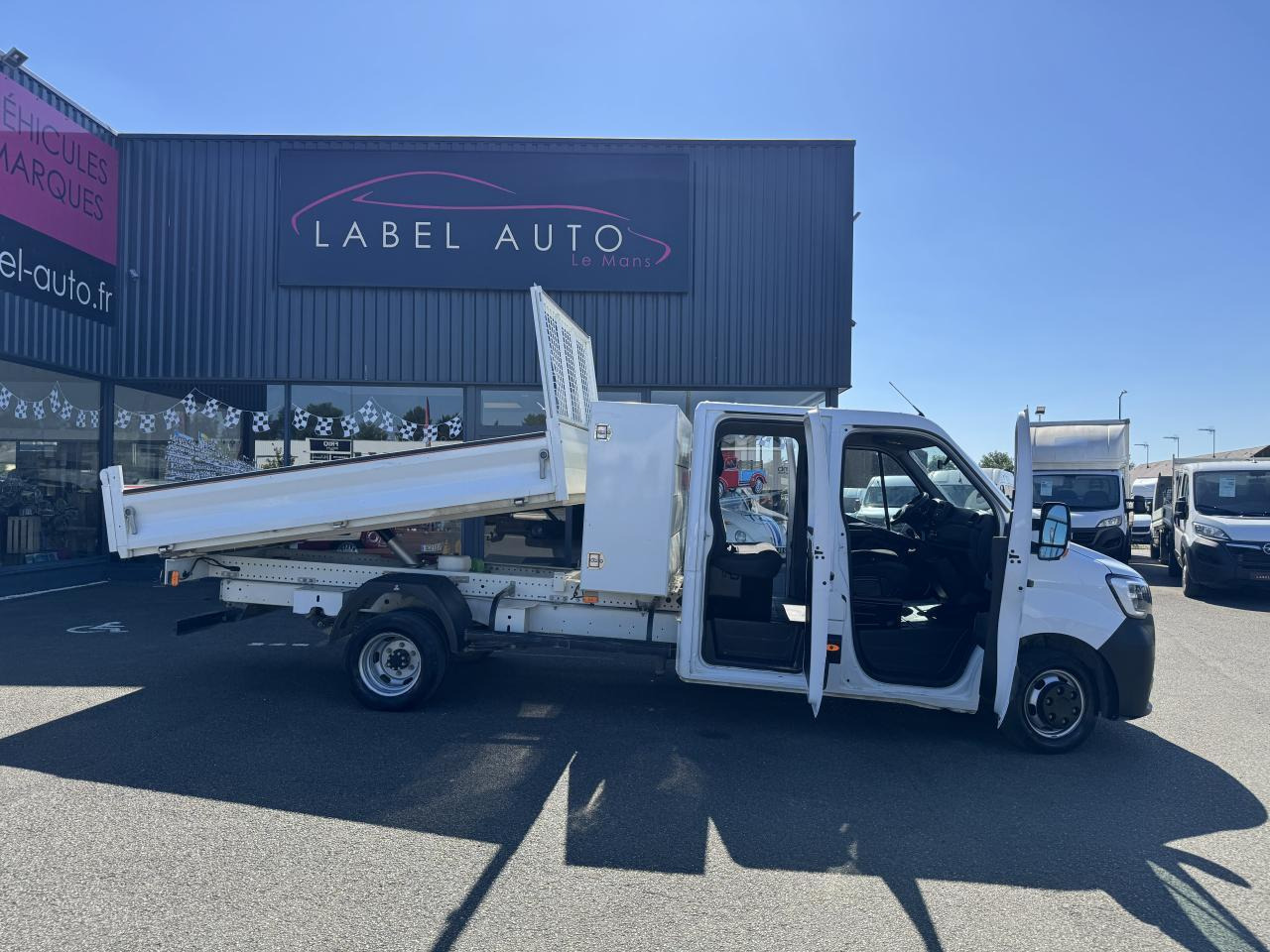 Renault Master RENAULT 3T5 BENNE + COFFRE RJ DOUBLE CABINE 6 PL 2.3 DCI 130 CH CONFORT + GPS + REGUL + CLIM - Dostavno vozilo istovarivač: slika 1 Renault Master RENAULT 3T5 BENNE + COFFRE RJ DOUBLE CABINE 6 PL 2.3 DCI 130 CH CONFORT + GPS + REGUL + CLIM - Dostavno vozilo istovarivač: slika 1