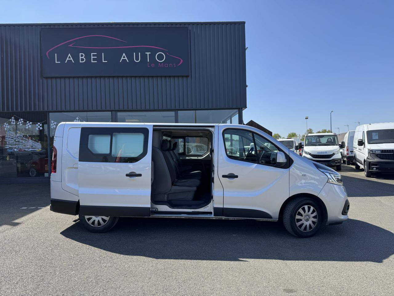 Renault Trafic L2H1 2.0 DCI 145CH CABINE APPROFONDIE 6 PLACES CONFORT EDC - Dostavno vozilo sa duplom kabinom: slika 1 Renault Trafic L2H1 2.0 DCI 145CH CABINE APPROFONDIE 6 PLACES CONFORT EDC - Dostavno vozilo sa duplom kabinom: slika 1