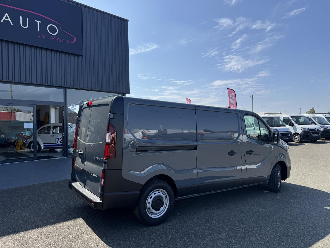 Renault Trafic L2H1 3T 2.0 BLUE DCI 170CH ADVANCE CARPLAY CAM - Furgon: slika 5 Renault Trafic L2H1 3T 2.0 BLUE DCI 170CH ADVANCE CARPLAY CAM - Furgon: slika 5