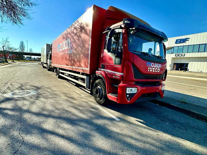 Iveco Eurocargo 160e25 - Kamion sa zatvorenim sandukom: slika 1 Iveco Eurocargo 160e25 - Kamion sa zatvorenim sandukom: slika 1