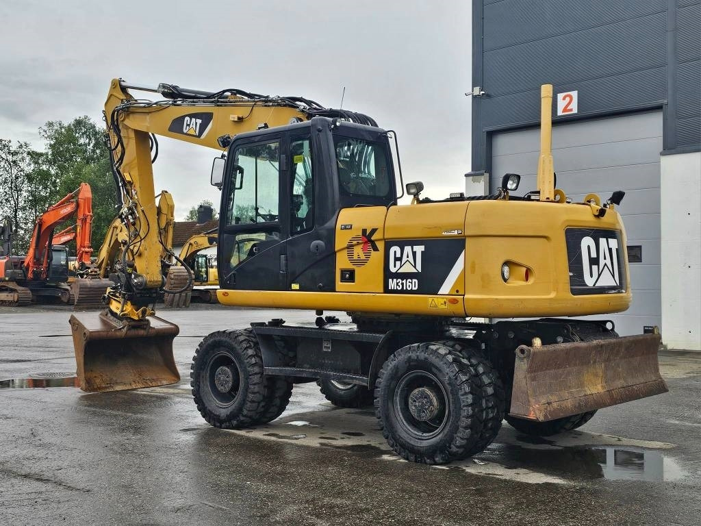CAT M 316 D  - Bager točkaš: slika 3 CAT M 316 D  - Bager točkaš: slika 3