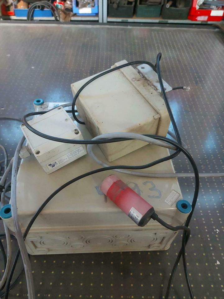 B&E Funkwarnmeldeanlage Nissen Horizont Absperrtafel Leittafel - Električni sistem za Prikolica: slika 2 B&E Funkwarnmeldeanlage Nissen Horizont Absperrtafel Leittafel - Električni sistem za Prikolica: slika 2