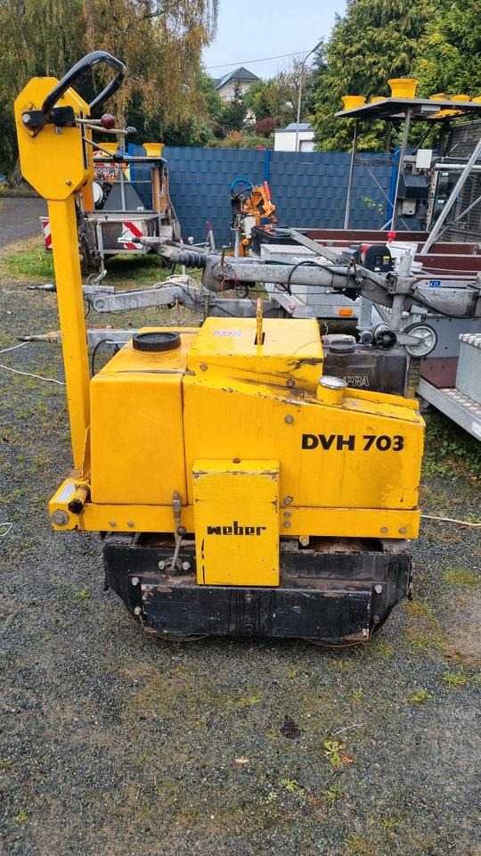 DVH 701 Weber Walze Glattmantel Walze Rüttelwalze Dublex Vibrationswalze Rüttelplatte Strassenwalze Plattenverdichter DVH 603 - Mini valjak: slika 1 DVH 701 Weber Walze Glattmantel Walze Rüttelwalze Dublex Vibrationswalze Rüttelplatte Strassenwalze Plattenverdichter DVH 603 - Mini valjak: slika 1