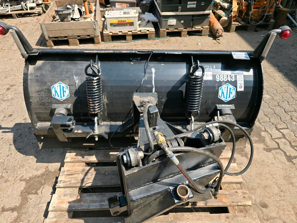 KIF CM 2000 Schneepflug Schneeschild Schneeschieber Räumschild Winterdienst für Kleintraktore Iseki Kubota Multicar - Raonik za sneg: slika 3 KIF CM 2000 Schneepflug Schneeschild Schneeschieber Räumschild Winterdienst für Kleintraktore Iseki Kubota Multicar - Raonik za sneg: slika 3