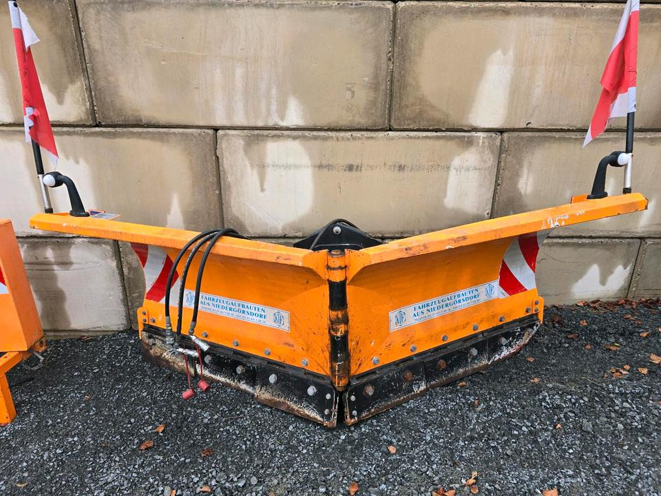 KIF V-Schneepflug CM 2400 Keilpflug Variopflug Schneeschieber Schneeschild Winterdienst Räumschild passend für Multicar Kramer Iseki Kubota Kleintraktor - Raonik za sneg: slika 5 KIF V-Schneepflug CM 2400 Keilpflug Variopflug Schneeschieber Schneeschild Winterdienst Räumschild passend für Multicar Kramer Iseki Kubota Kleintraktor - Raonik za sneg: slika 5