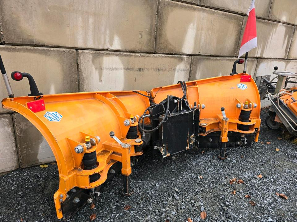 KIF V-Schneepflug CM 2400 Keilpflug Variopflug Schneeschieber Schneeschild Winterdienst Räumschild passend für Multicar Kramer Iseki Kubota Kleintraktor - Raonik za sneg: slika 2 KIF V-Schneepflug CM 2400 Keilpflug Variopflug Schneeschieber Schneeschild Winterdienst Räumschild passend für Multicar Kramer Iseki Kubota Kleintraktor - Raonik za sneg: slika 2