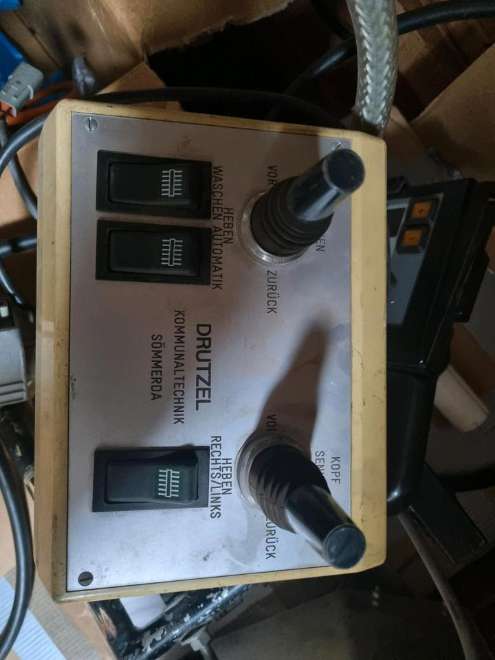 Leitpfostenwaschgerät Bedienung Drutzel Steuerung Bordcomputer un - Upravljačka jedinica za Korisno/ Posebno vozilo: slika 1 Leitpfostenwaschgerät Bedienung Drutzel Steuerung Bordcomputer un - Upravljačka jedinica za Korisno/ Posebno vozilo: slika 1