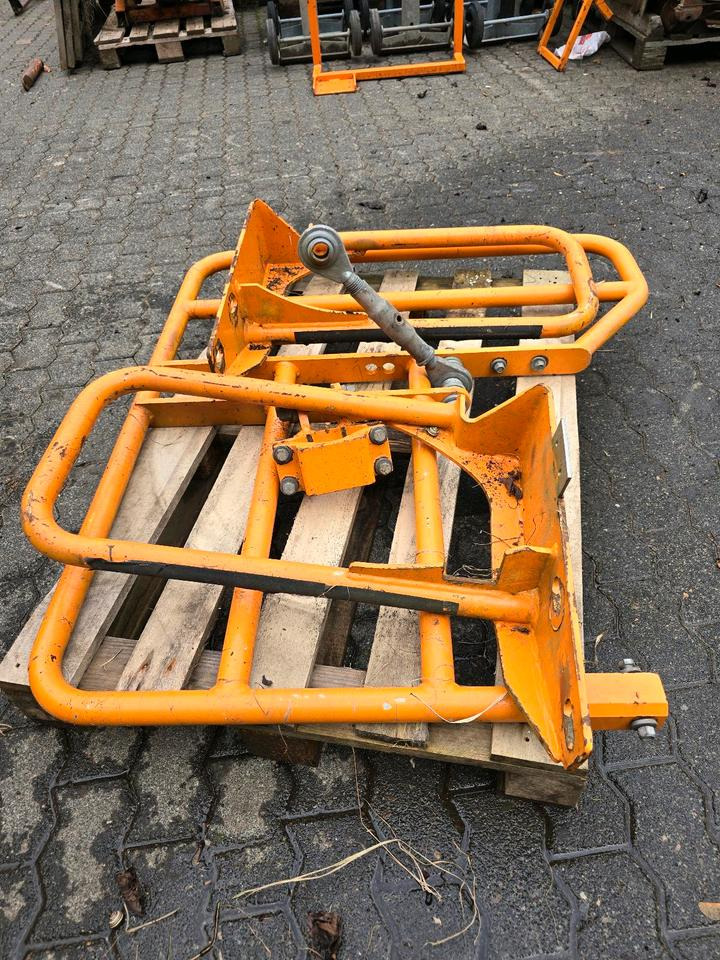 Mulag Seitenanfahrschutz Lampenbügel für Unimog U 300 400 500 UGE UGN 405/12 405/10 Böschungsmäher Böschungsmulcher MHU 800 ME 700 Stoßstange Lampenschutzbügel - Vozilo za čišćenje snega: slika 4 Mulag Seitenanfahrschutz Lampenbügel für Unimog U 300 400 500 UGE UGN 405/12 405/10 Böschungsmäher Böschungsmulcher MHU 800 ME 700 Stoßstange Lampenschutzbügel - Vozilo za čišćenje snega: slika 4